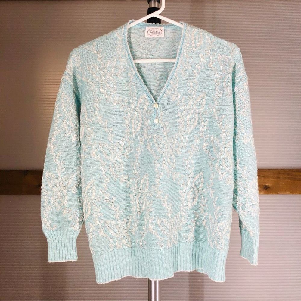 Holiday KNITWEAR Vintage Blue White Floral Knit Vneck Sweater Sz S/M